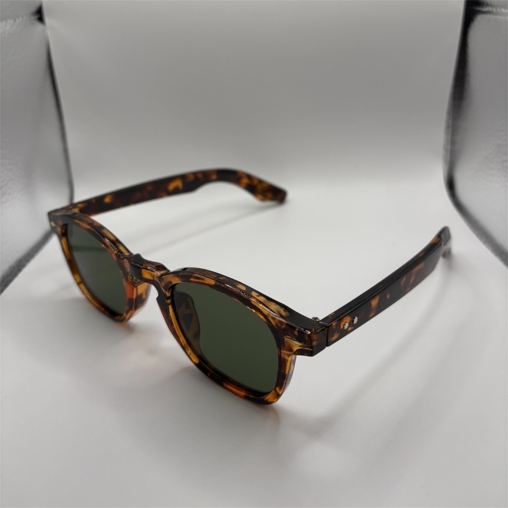 Leopard print round frame sunglasses with dark tinted lenses